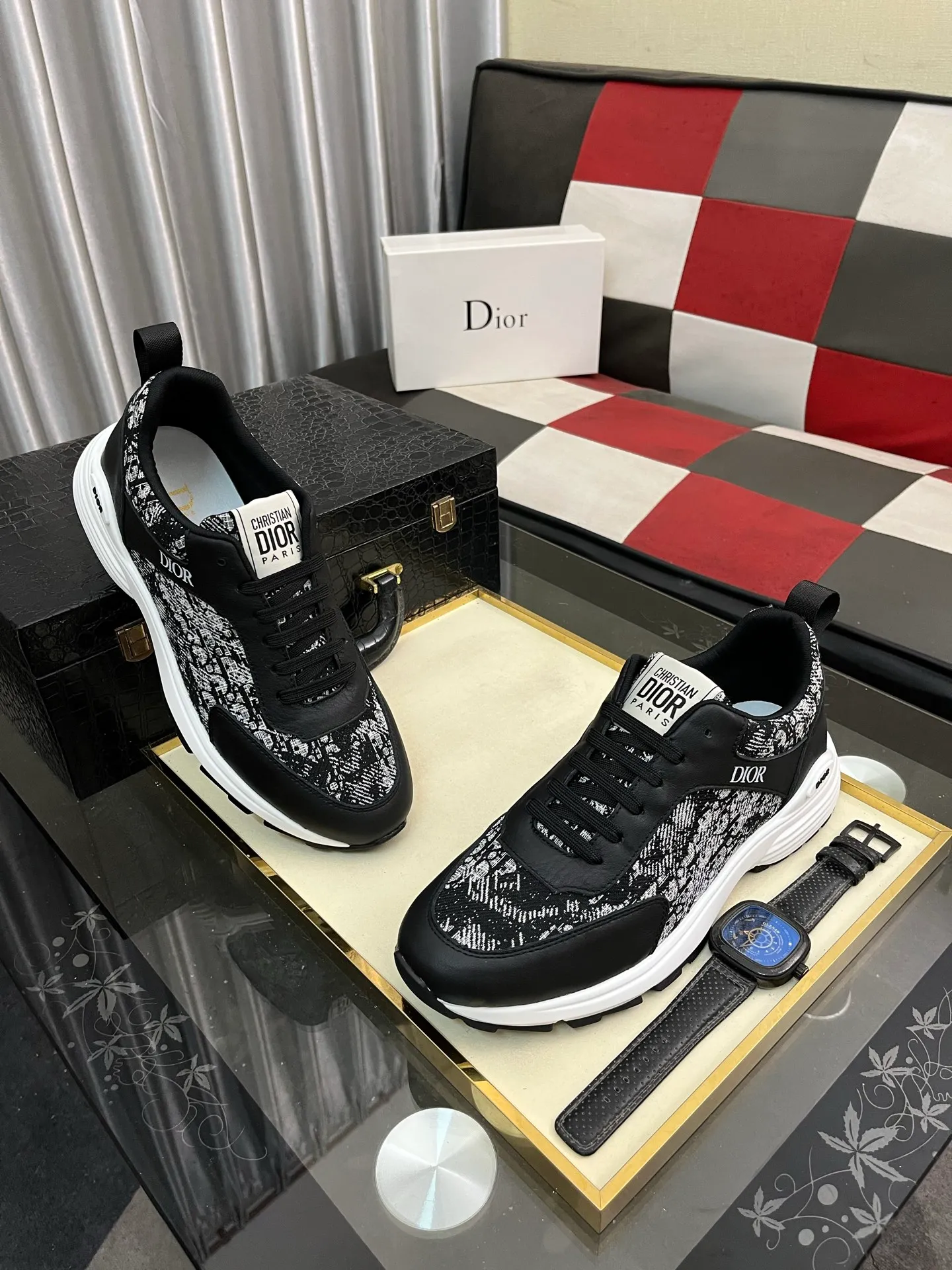 Men's shoes 💰440⌚️⌚️[Dior] The toe box is designed to be a bit wider. The upper foot comfort is perfect. The thread is beautiful. It fits the pants perfectly and is versatile. Decorated with various classic details. It is an ideal choice for daily styling. It can be matched with various casual items to create exquisite looks. Fabric: First-layer cowhide/lining sheepskin TPU original outsole Size: 38-443️⃣Colors available